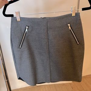 H&M Gray fitted mini skirt with front zipper accent, EU 36 -US 4/6. Office skirt